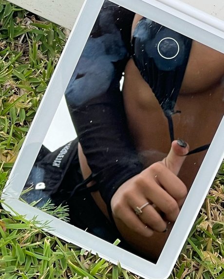 Naakte gelekte OnlyFans-foto van Simmykk