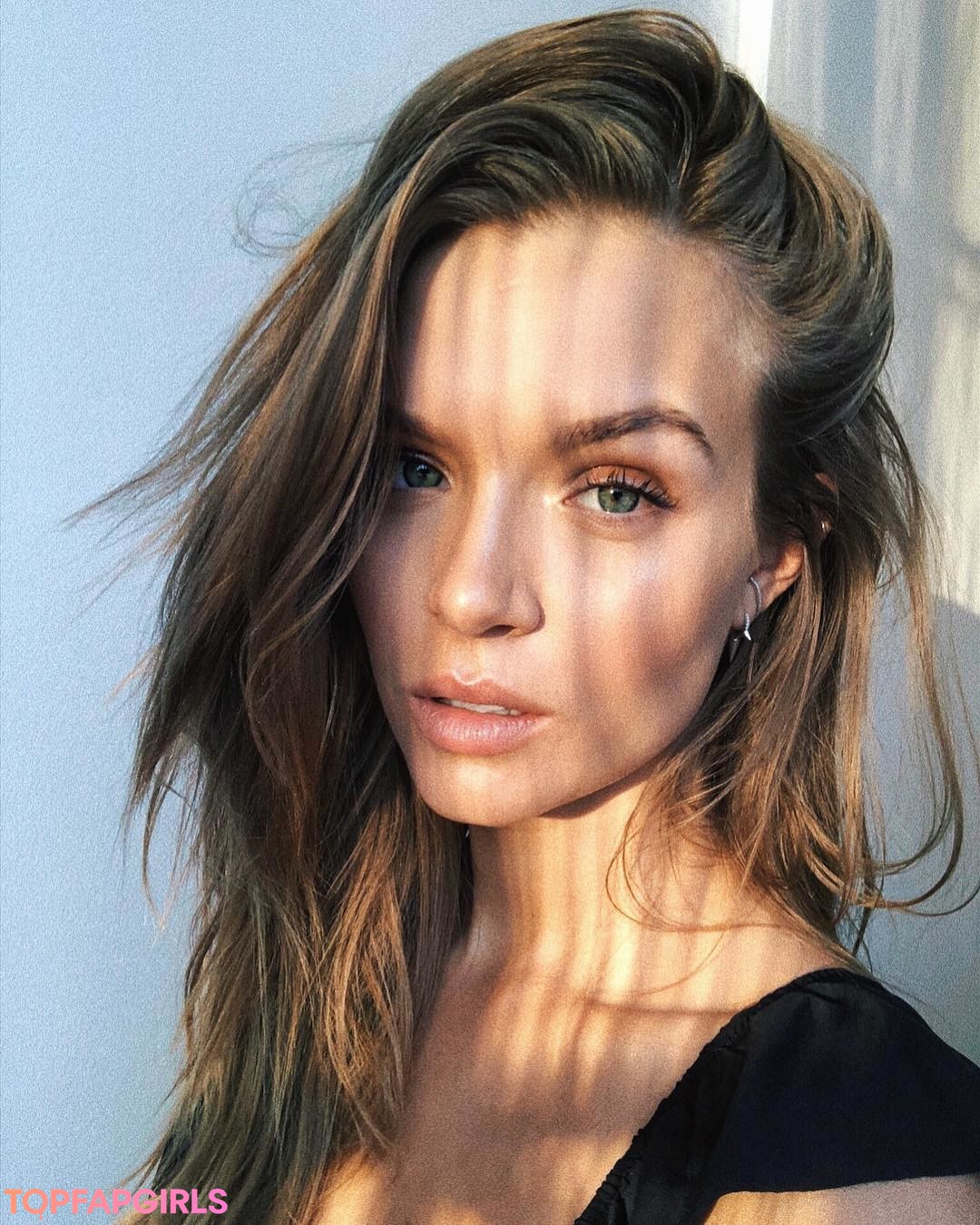 Naakte gelekte OnlyFans-foto van Josephine Skriver #1190