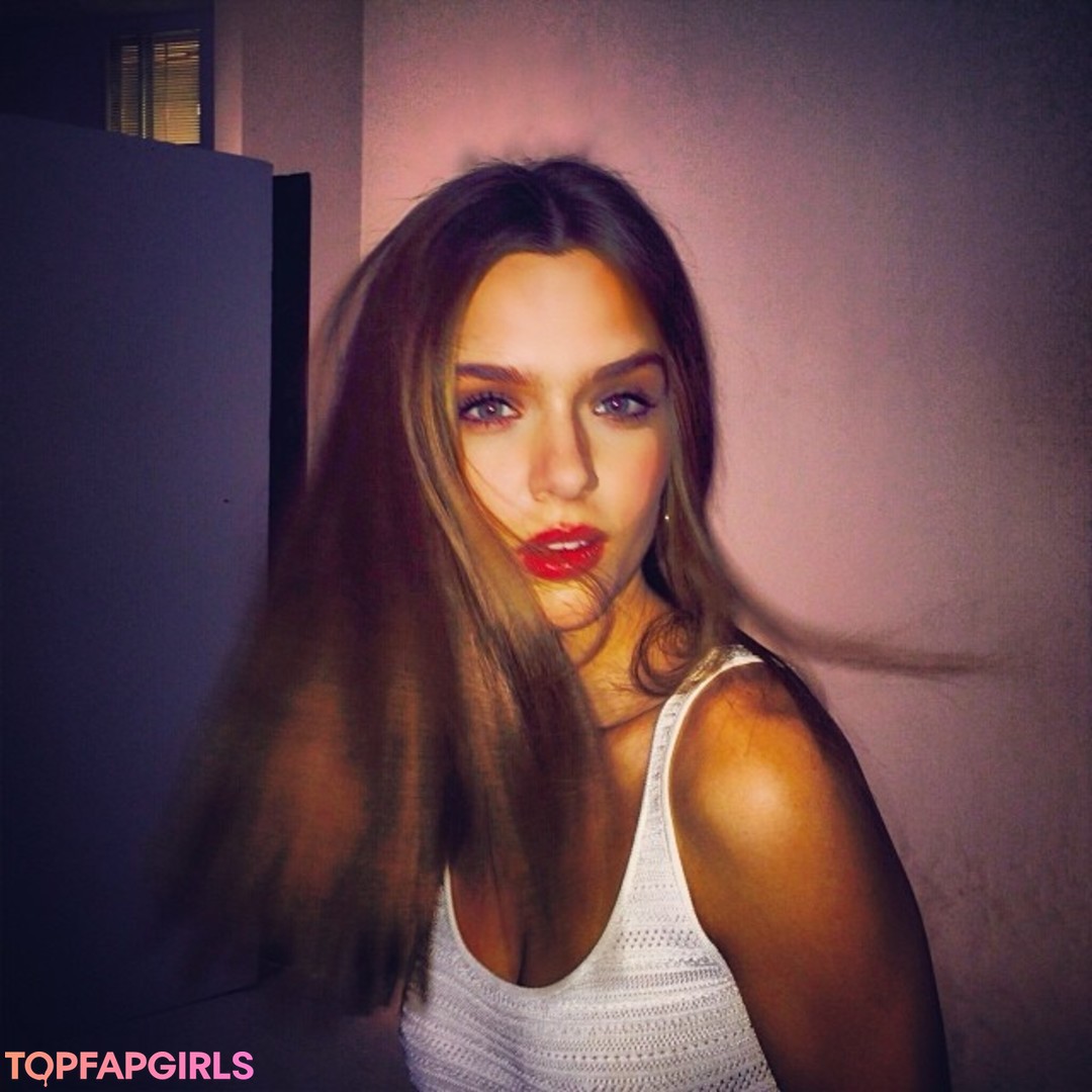 Naakte gelekte OnlyFans-foto van Josephine Skriver #1653
