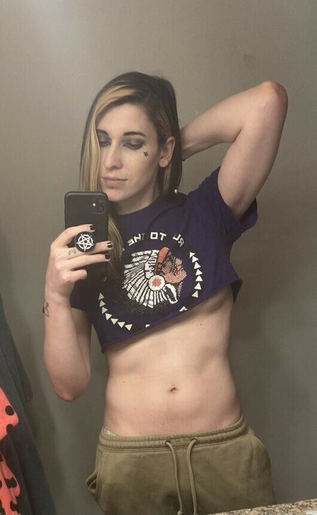 Naakte gelekte OnlyFans-foto van Devi Dionne
