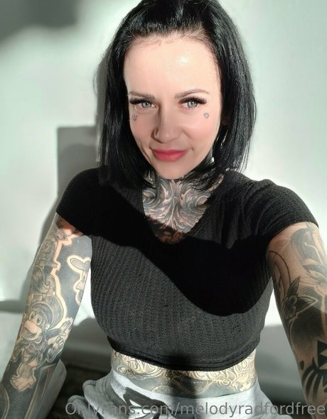 Naakte gelekte OnlyFans-foto van Melodyradfordfree