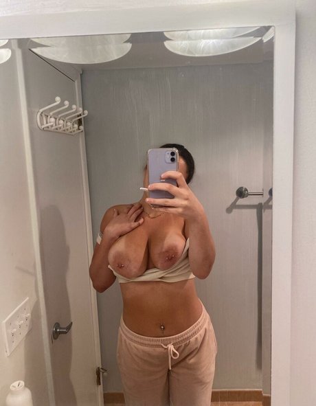 Naakte gelekte OnlyFans-foto van Brzttyangelx