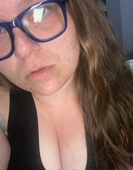 Naakte gelekte OnlyFans-foto van Rukiabrat
