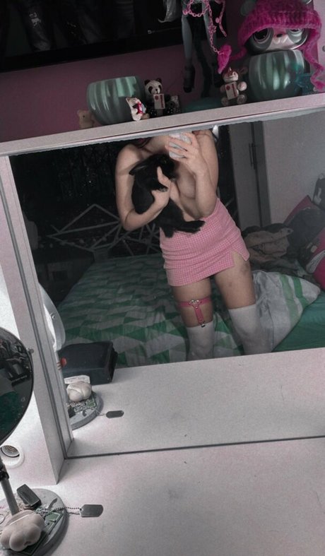 Naakte gelekte OnlyFans-foto van Coelhopink
