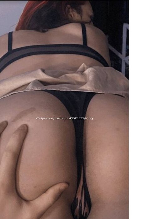 Naakte gelekte OnlyFans-foto van Coelhopink