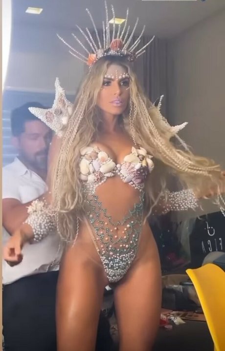 Naakte gelekte OnlyFans-foto van Erika Schneider
