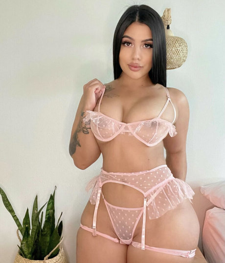 Naakte gelekte OnlyFans-foto van Kristine Marie
