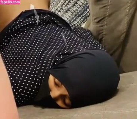 Naakte gelekte OnlyFans-foto van Hijabibambi