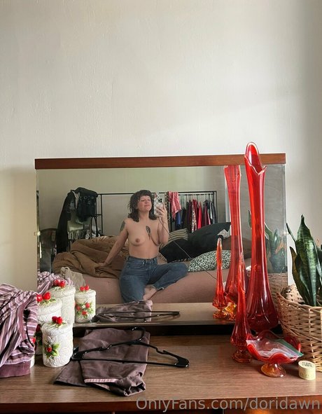 Naakte gelekte OnlyFans-foto van Doridawn