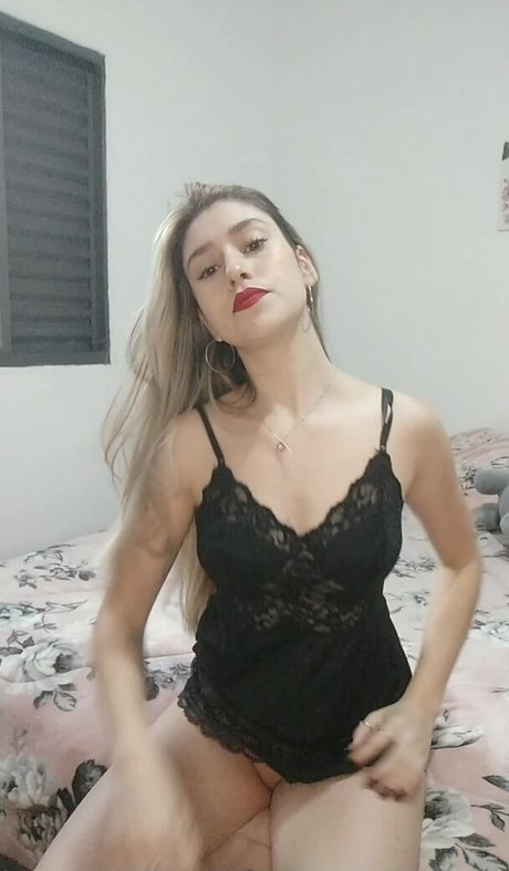 Naakte gelekte OnlyFans-foto van Layllicia