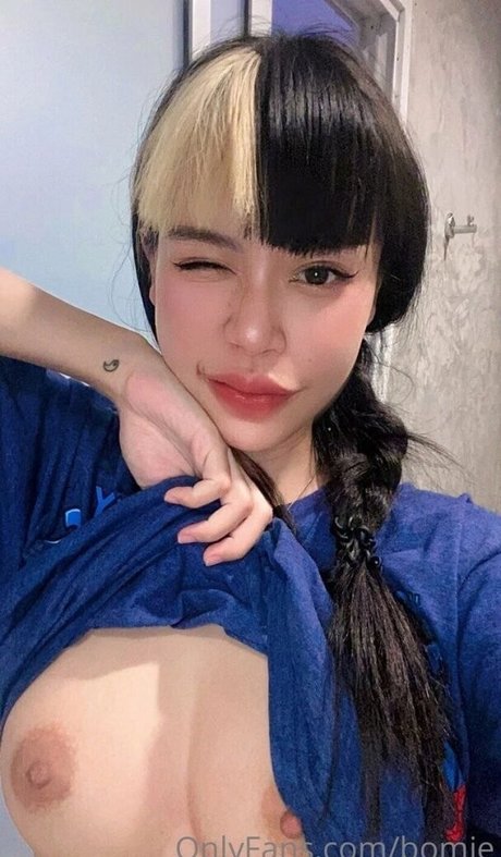 Naakte gelekte OnlyFans-foto van Bomiekawakami