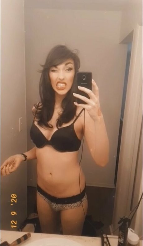 Naakte gelekte OnlyFans-foto van Bridgetblack
