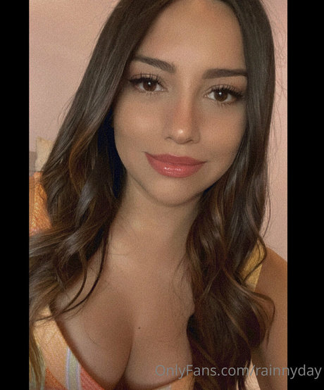 Naakte gelekte OnlyFans-foto van Rainnyday