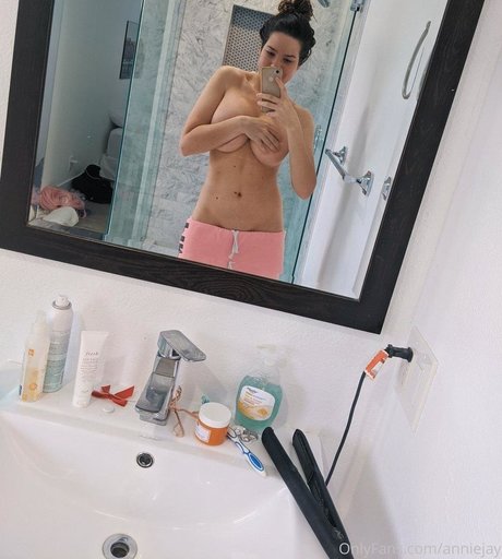 Naakte gelekte OnlyFans-foto van Anniejay