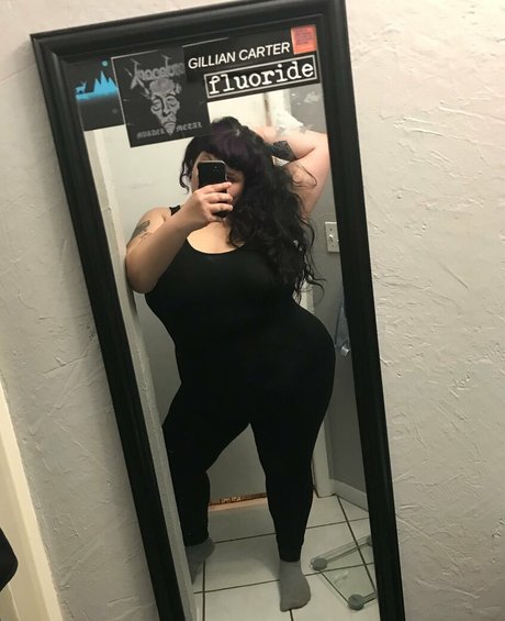Naakte gelekte OnlyFans-foto van Scarletlabelle