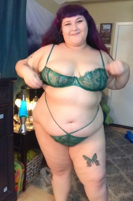 Naakte gelekte OnlyFans-foto van Scarletlabelle