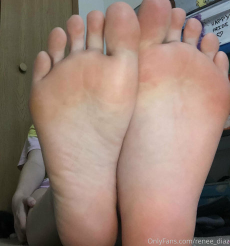 Naakte gelekte OnlyFans-foto van Reneediaz