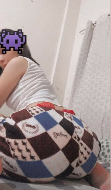 Naakte gelekte OnlyFans-foto van Ayemami