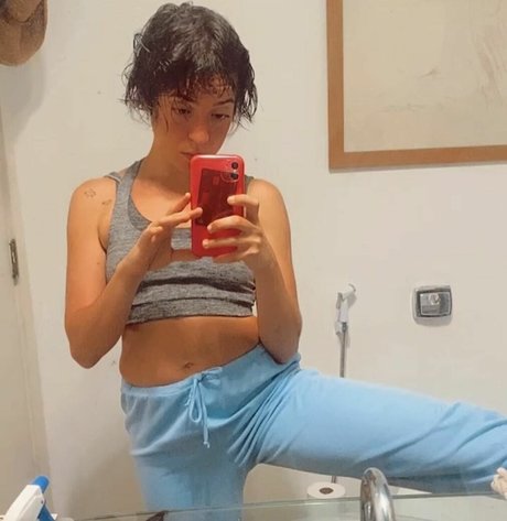 Naakte gelekte OnlyFans-foto van Valentina Bandeira