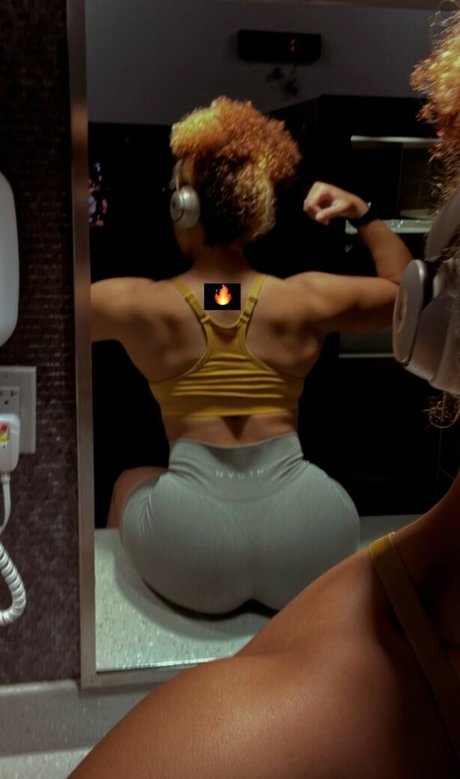 Naakte gelekte OnlyFans-foto van Heaven Collins