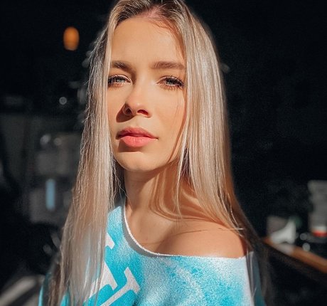 Naakte gelekte OnlyFans-foto van Justseum