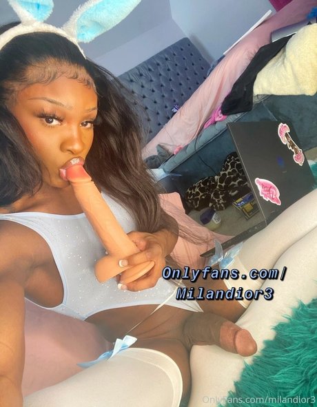 Naakte gelekte OnlyFans-foto van Milan Dior