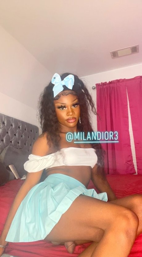 Naakte gelekte OnlyFans-foto van Milan Dior