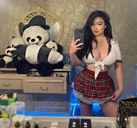 Naakte gelekte OnlyFans-foto van Dakarimova Zhansaya