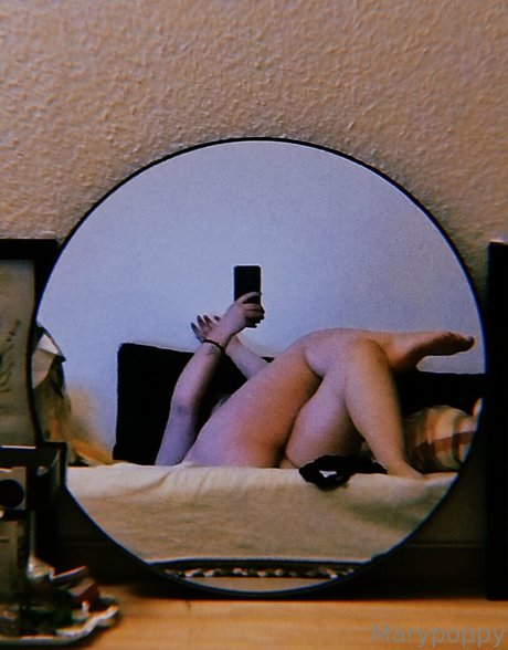 Naakte gelekte OnlyFans-foto van Marypoppy