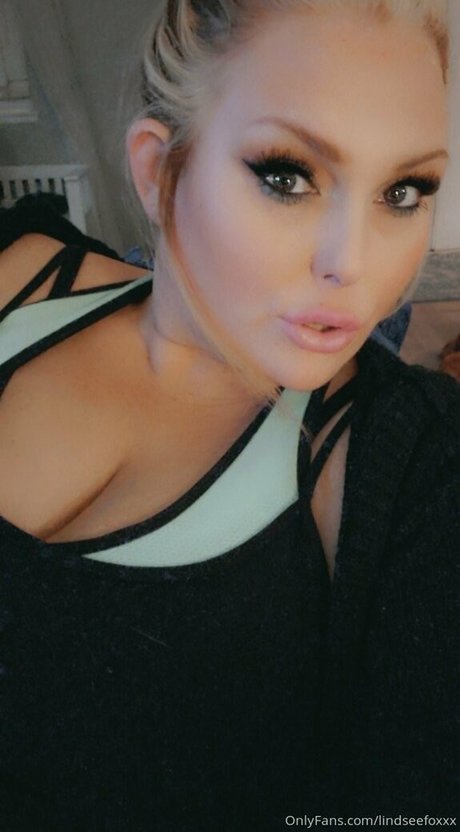 Naakte gelekte OnlyFans-foto van Lindseefoxxx