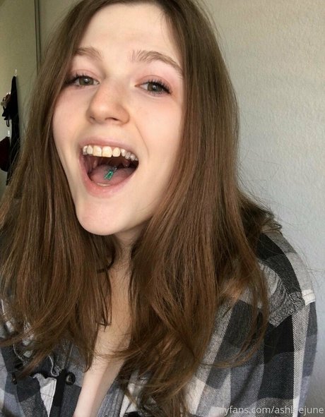 Naakte gelekte OnlyFans-foto van Ashleejune
