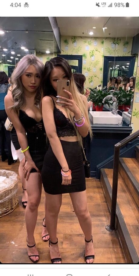Naakte gelekte OnlyFans-foto van Kara Chan