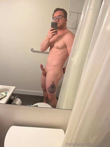 Naakte gelekte OnlyFans-foto van Conbud