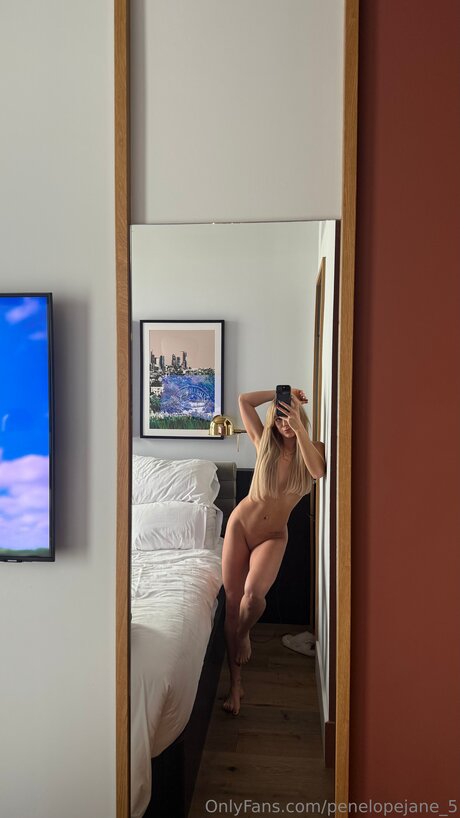 Naakte gelekte OnlyFans-foto van Penelopepeachesxo