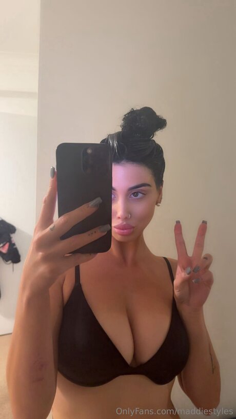 Naakte gelekte OnlyFans-foto van Maddiestyles