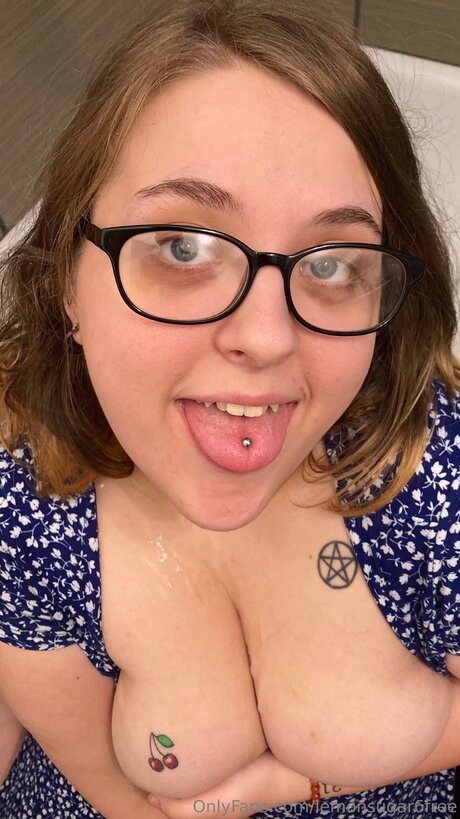 Naakte gelekte OnlyFans-foto van Lemonsugar6free
