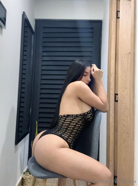 Naakte gelekte OnlyFans-foto van Carlitapv