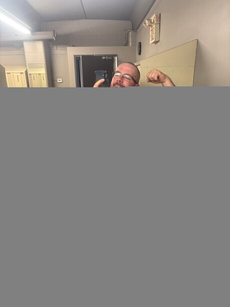 Naakte gelekte OnlyFans-foto van Bforbarbarian