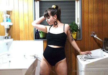 Naakte gelekte OnlyFans-foto van Ancapwrfree