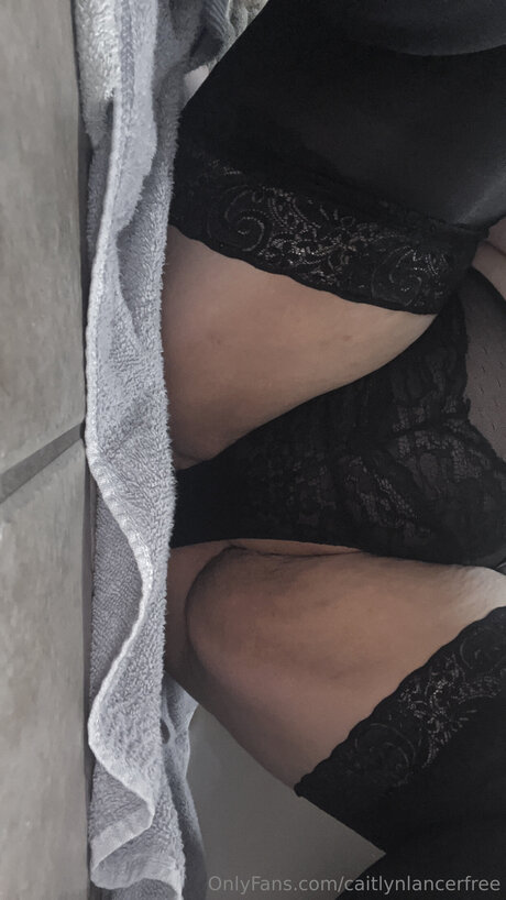 Naakte gelekte OnlyFans-foto van Caitlynlancerfree