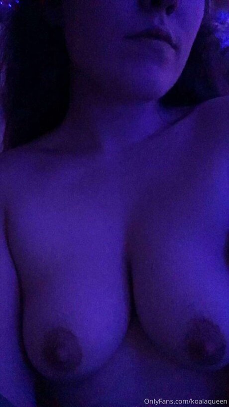 Naakte gelekte OnlyFans-foto van Koalaqueen