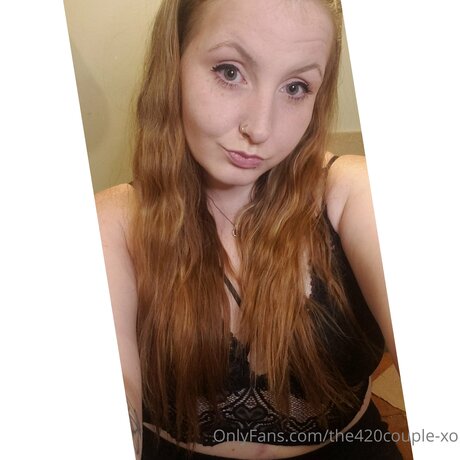 Naakte gelekte OnlyFans-foto van The420couple Xo