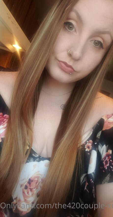 Naakte gelekte OnlyFans-foto van The420couple Xo
