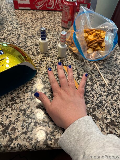 Naakte gelekte OnlyFans-foto van Plumpandpreppy