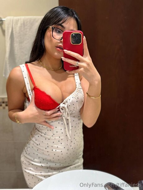 Naakte gelekte OnlyFans-foto van Tiffaniess