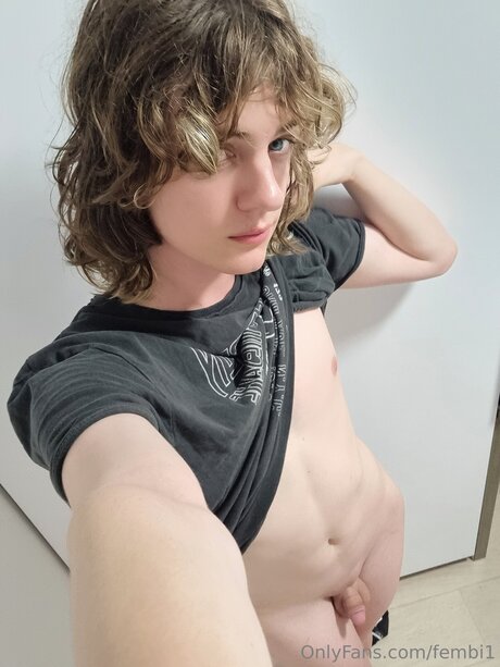Naakte gelekte OnlyFans-foto van Fembii1