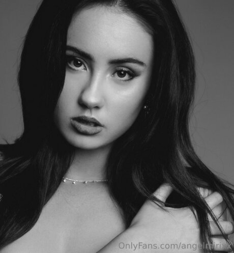 Naakte gelekte OnlyFans-foto van Angelmirixx