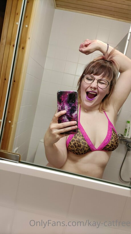 Naakte gelekte OnlyFans-foto van Kay Catfree