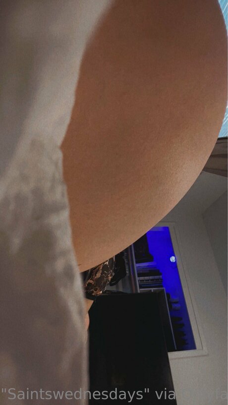 Naakte gelekte OnlyFans-foto van Saintswednesdays