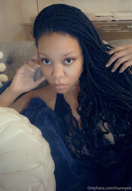 Naakte gelekte OnlyFans-foto van Hunnyeb